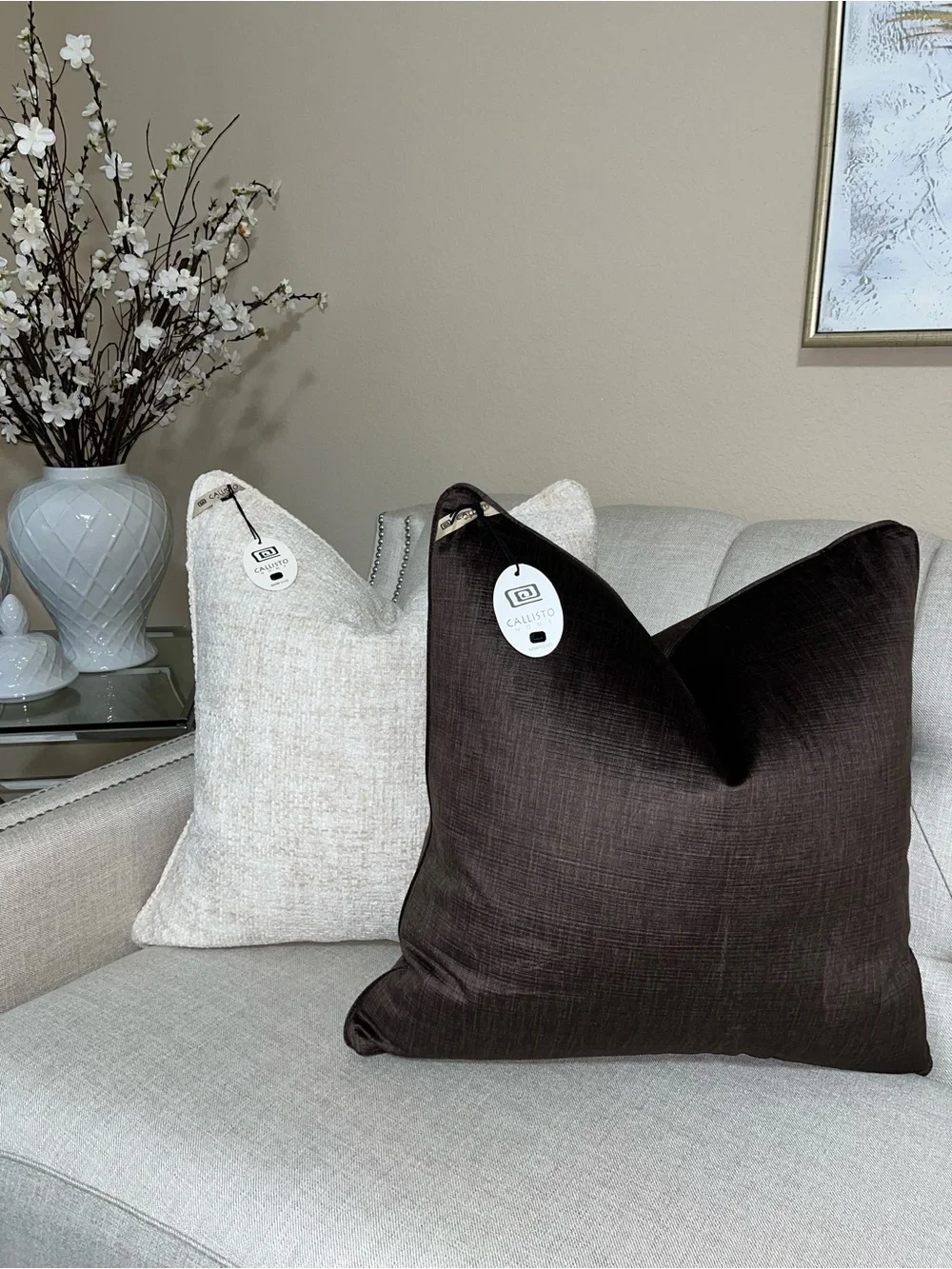 1-NWT CALLISTO HOME CHOCOLATE BROWN LUXURY VELVET DECORATIVE PILLOW (T0258F11)